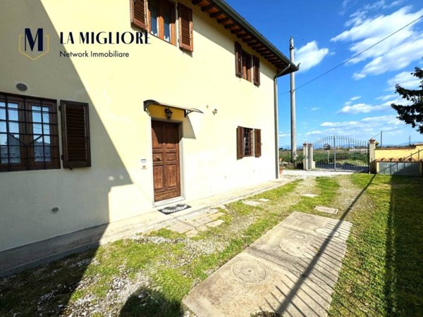 casa indipendente in vendita a Prato in zona Castelnuovo