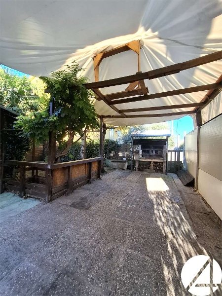 casa indipendente in vendita a Prato in zona Cafaggio