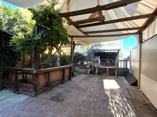 casa indipendente in vendita a Prato in zona Cafaggio