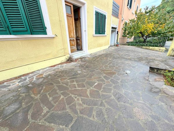 casa indipendente in vendita a Prato