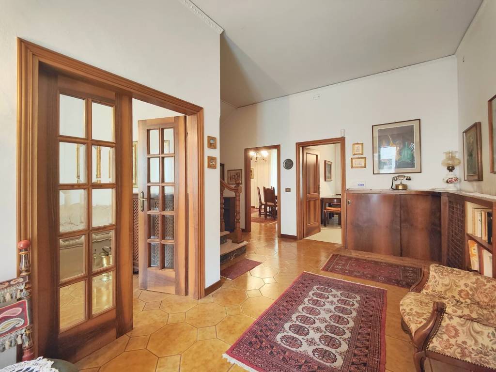 casa indipendente in vendita a Prato