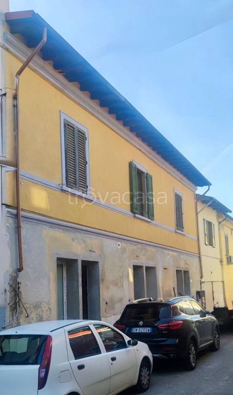 casa indipendente in vendita a Prato in zona Iolo
