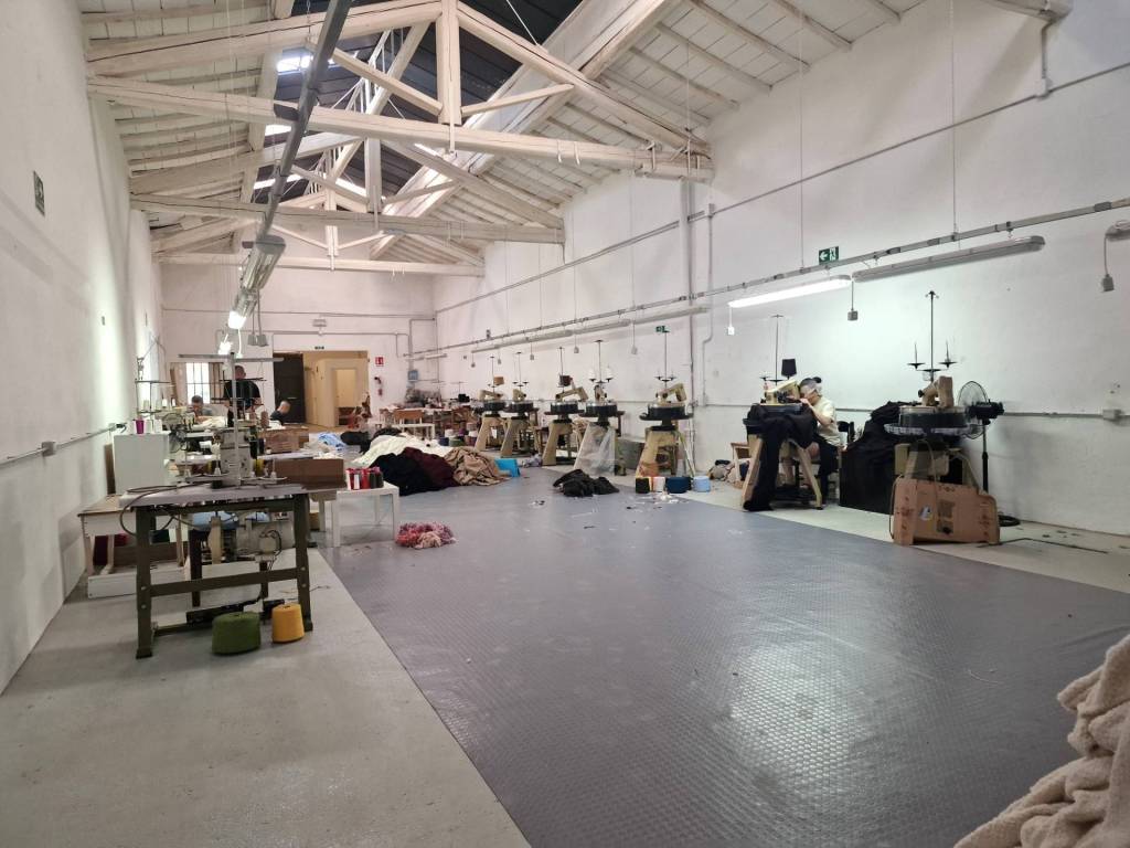 locale commerciale in vendita a Prato