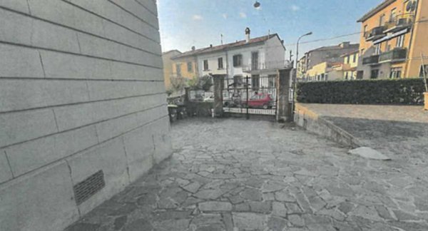 locale di sgombero in vendita a Prato