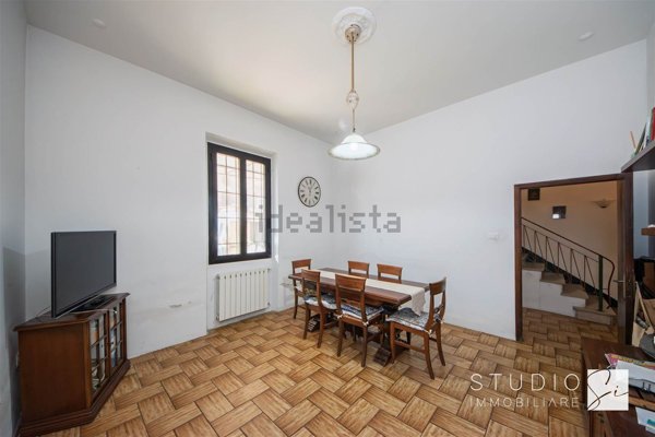 casa indipendente in vendita a Prato