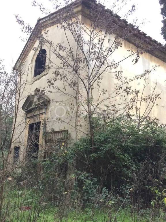 negozio in vendita a Prato in zona La Macine