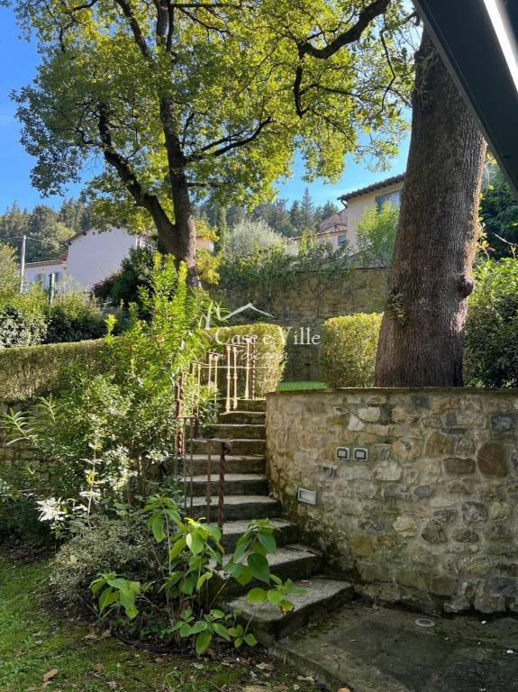 casa indipendente in vendita a Prato