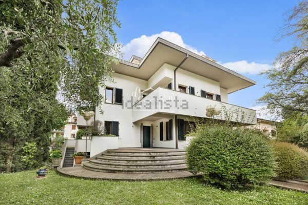 casa indipendente in vendita a Prato