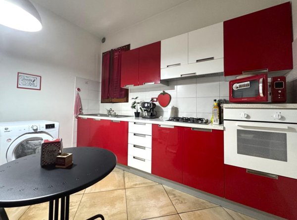 casa indipendente in vendita a Prato in zona Castelnuovo