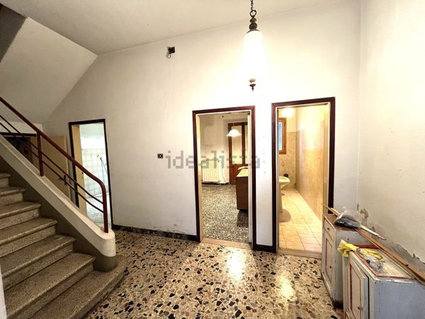 casa indipendente in vendita a Prato