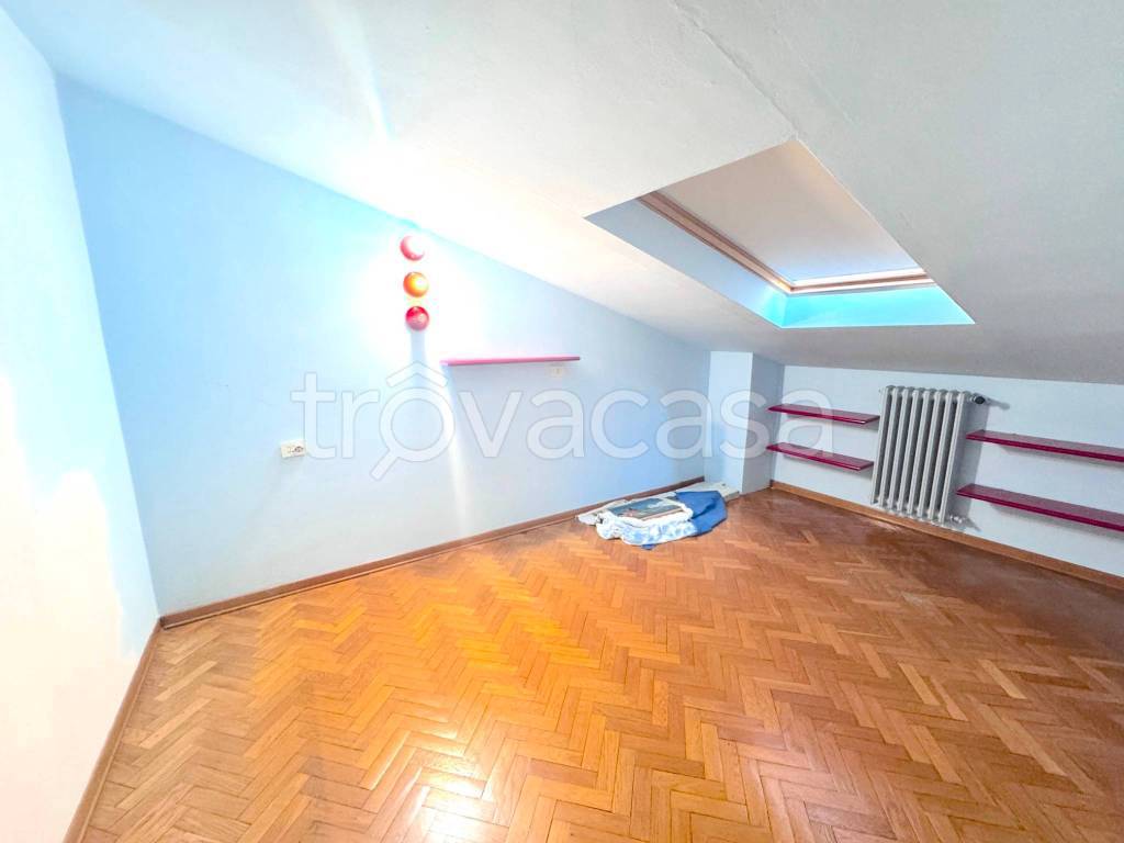 casa indipendente in vendita a Prato