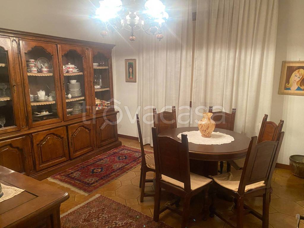 casa indipendente in vendita a Prato