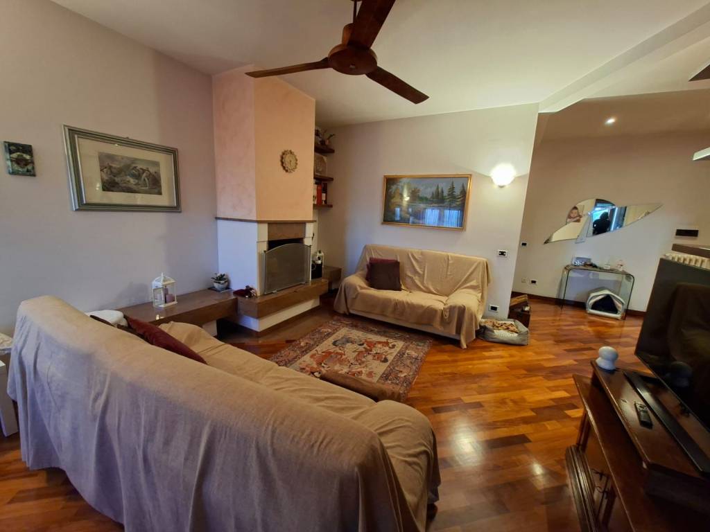 appartamento in vendita a Prato in zona Santa Lucia