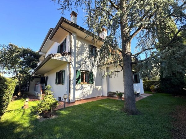 casa indipendente in vendita a Prato in zona Canneto
