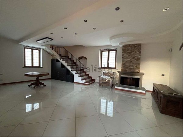 casa indipendente in vendita a Prato