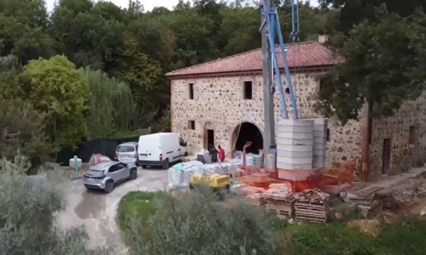 casa indipendente in vendita a Prato in zona Castelnuovo