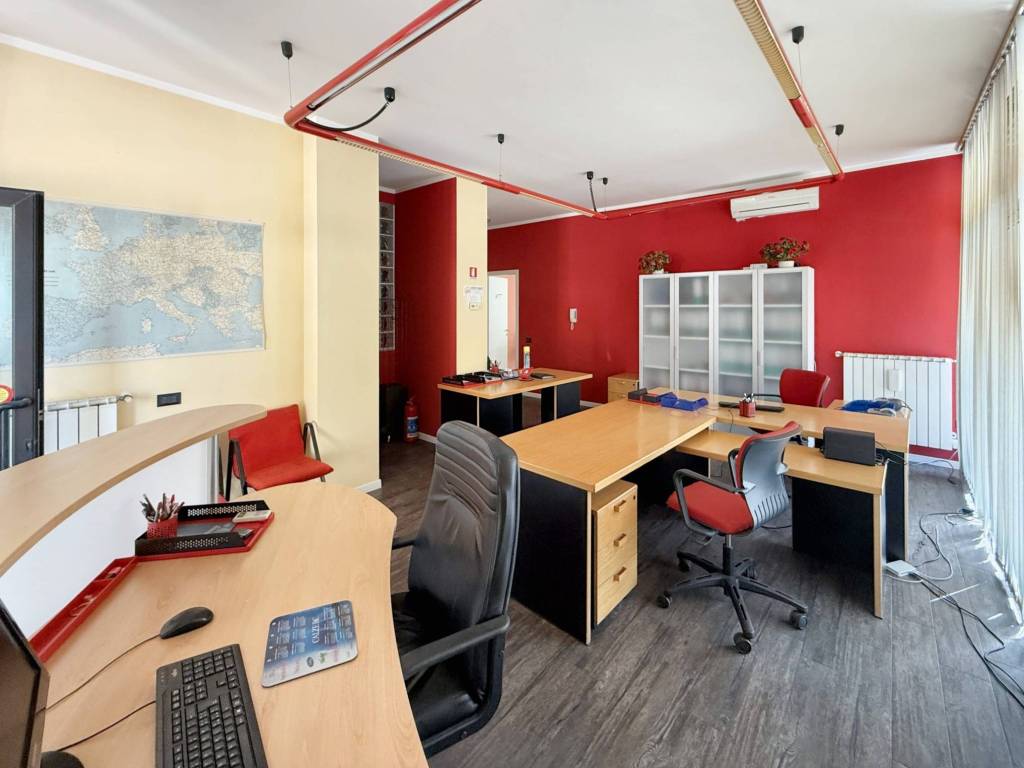ufficio in vendita a Prato in zona San Martino