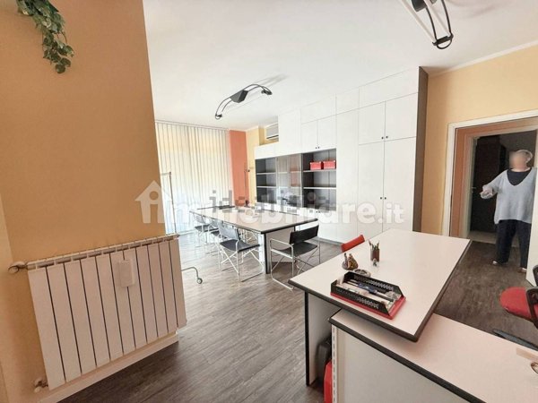 ufficio in vendita a Prato in zona San Martino