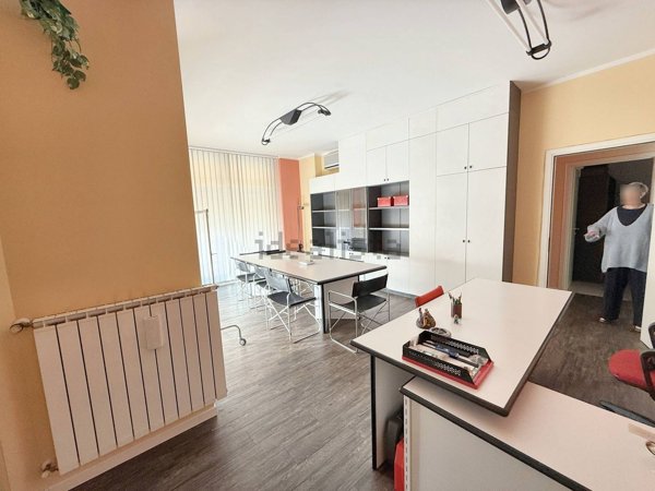 ufficio in vendita a Prato in zona San Martino