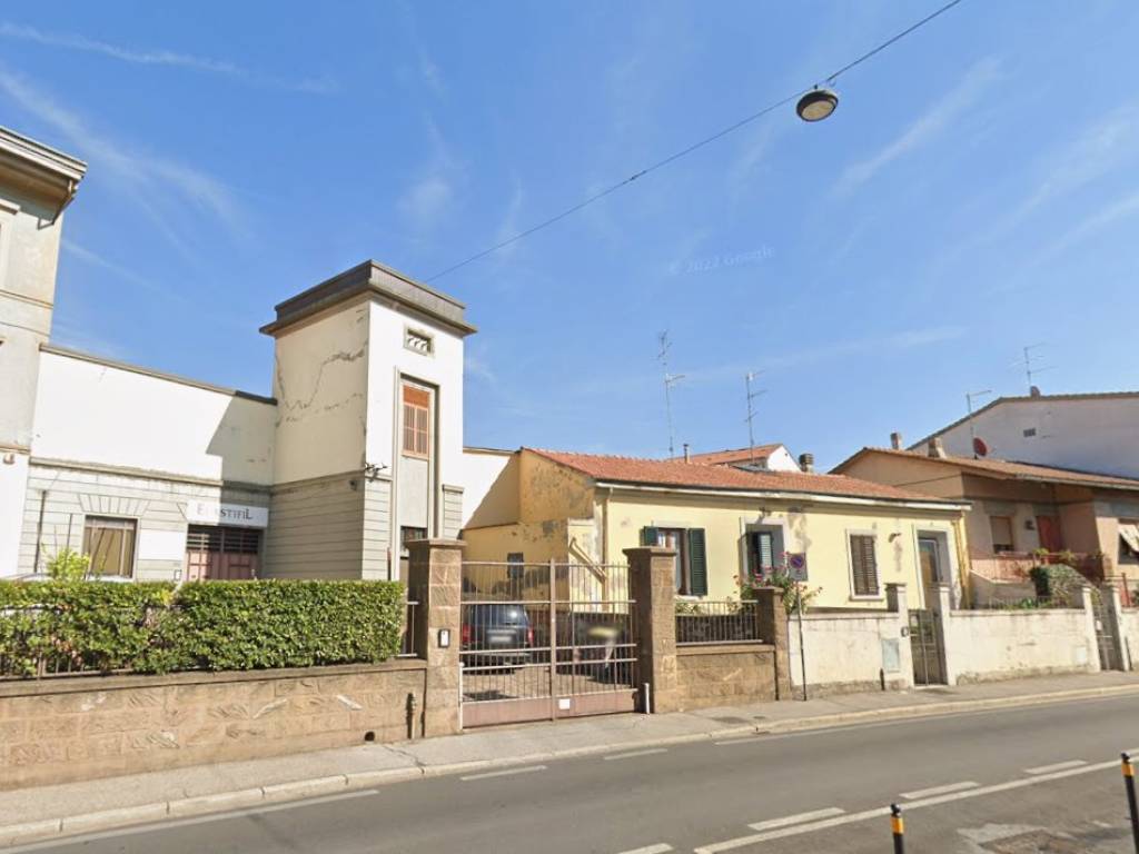 locale commerciale in vendita a Prato