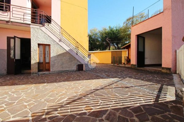 casa indipendente in vendita a Prato in zona Fontanelle