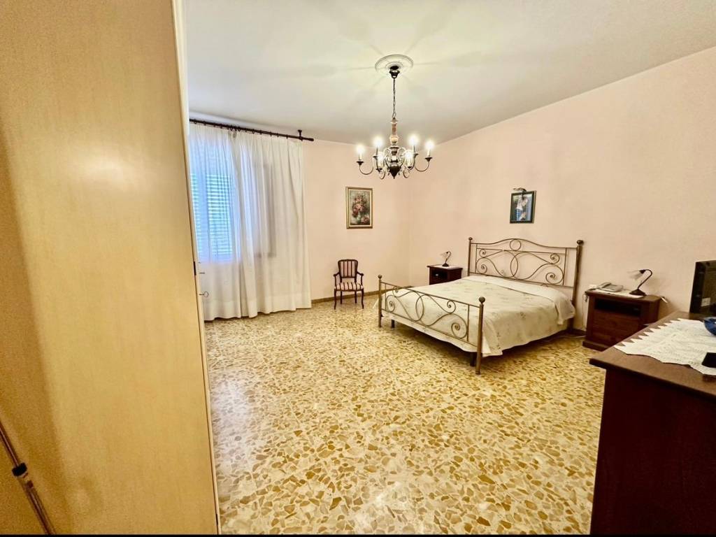 casa indipendente in vendita a Prato in zona Iolo