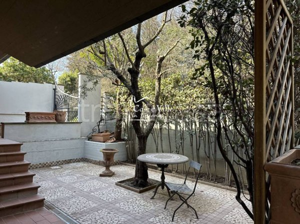 casa indipendente in vendita a Prato in zona Santa Lucia