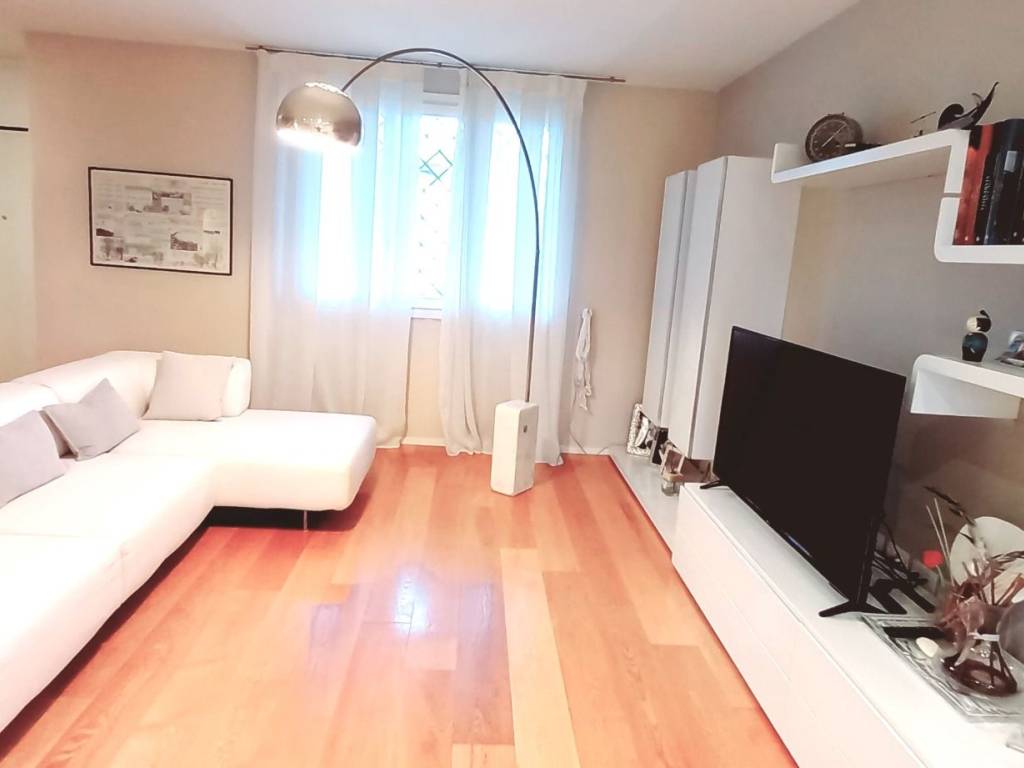 casa indipendente in vendita a Prato in zona Fontanelle