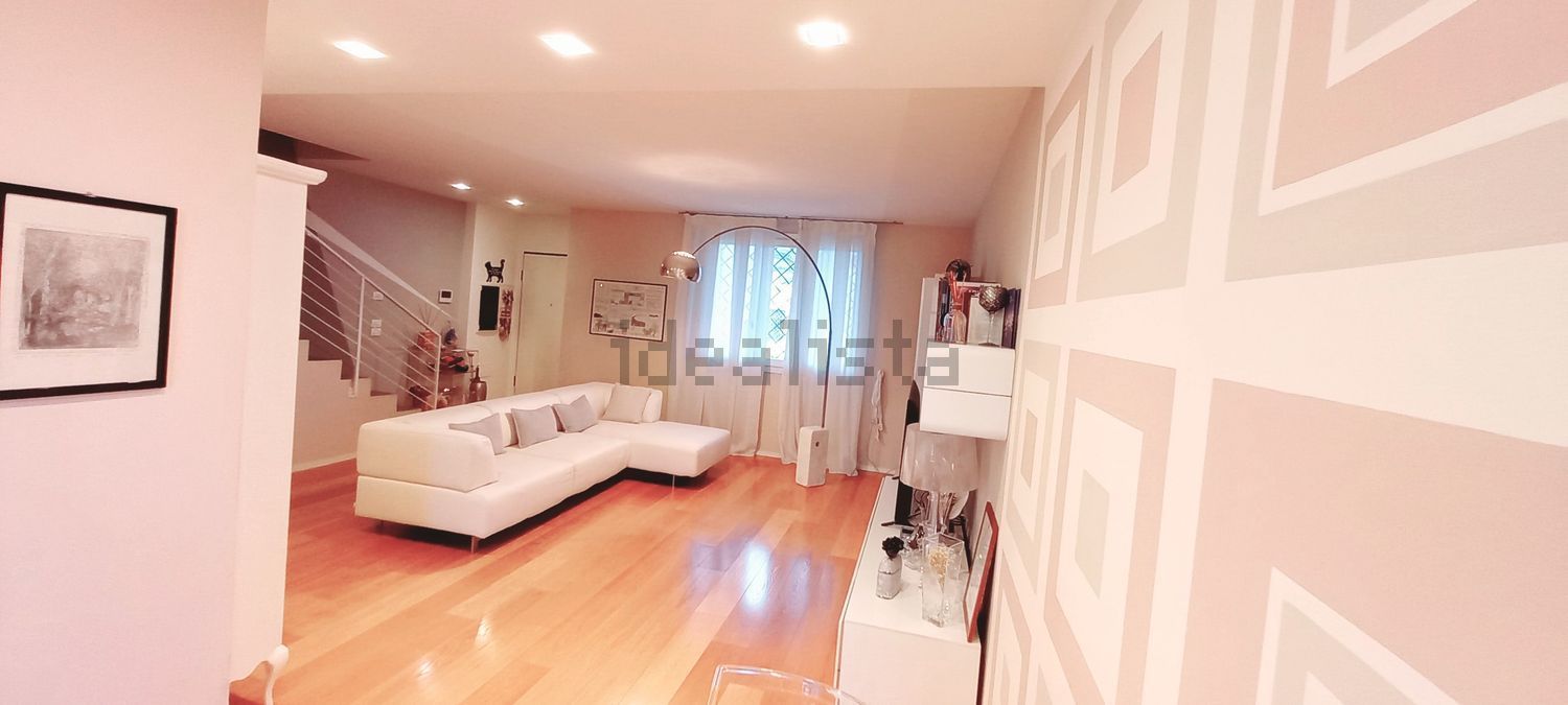 casa indipendente in vendita a Prato in zona Tavola