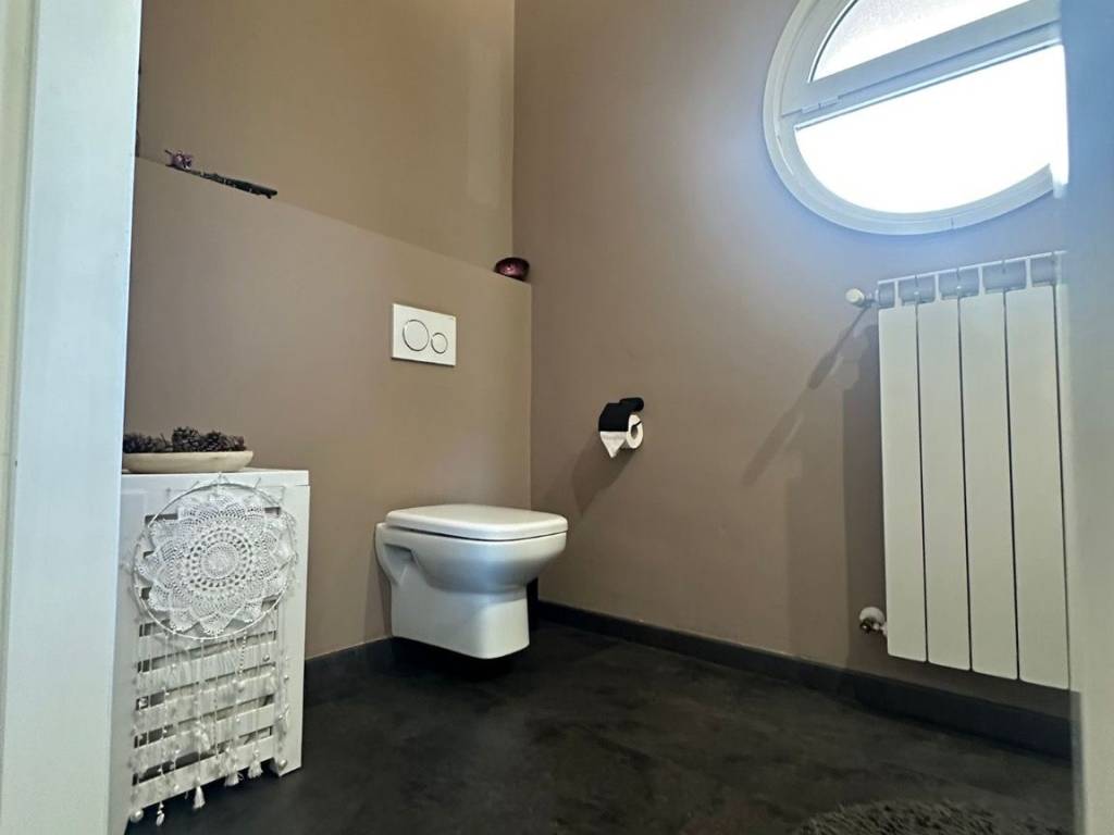 negozio in vendita a Prato in zona Grignano