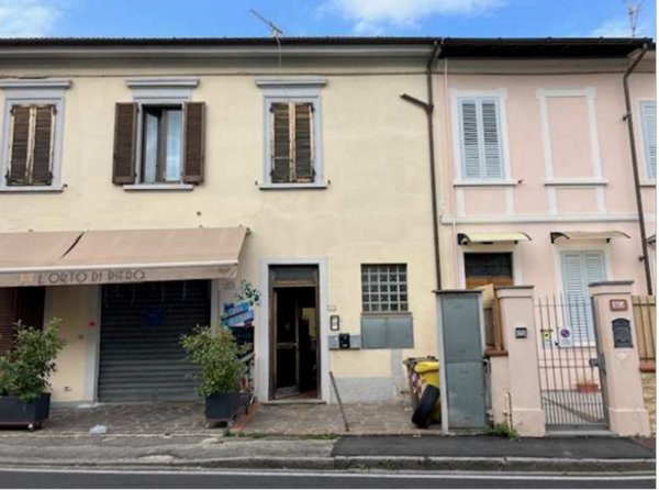 casa indipendente in vendita a Prato