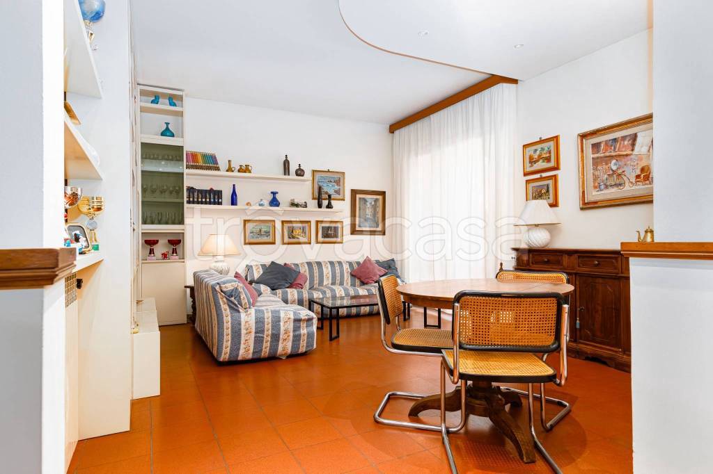 appartamento in vendita a Prato in zona Santa Lucia