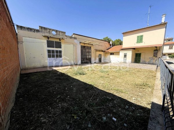 casa indipendente in vendita a Prato in zona San Giusto
