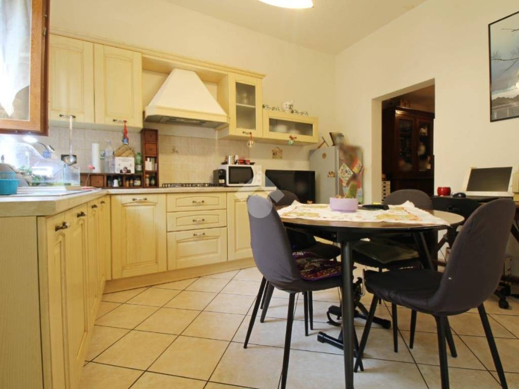 casa indipendente in vendita a Prato in zona Tavola