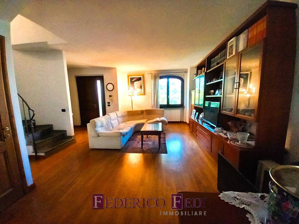 casa indipendente in vendita a Prato in zona Grignano