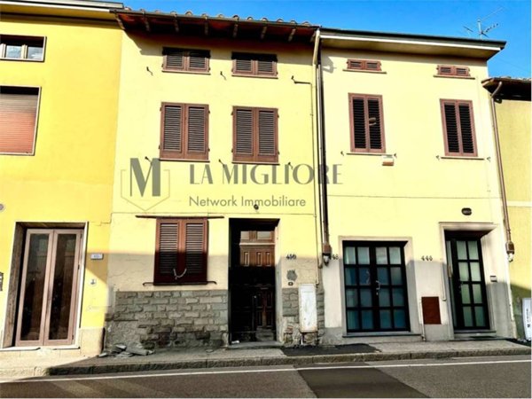 casa indipendente in vendita a Prato in zona Cafaggio