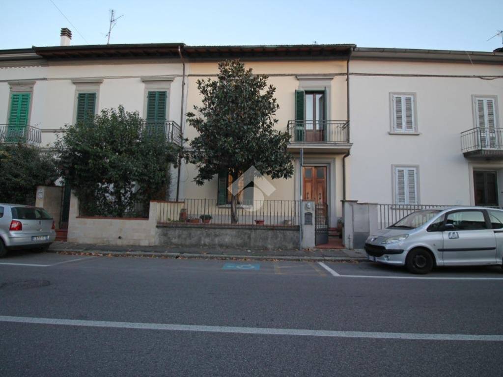 casa indipendente in vendita a Prato in zona Grignano