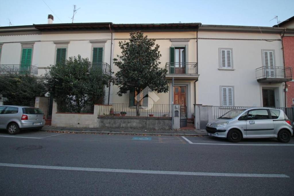 casa indipendente in vendita a Prato in zona Grignano