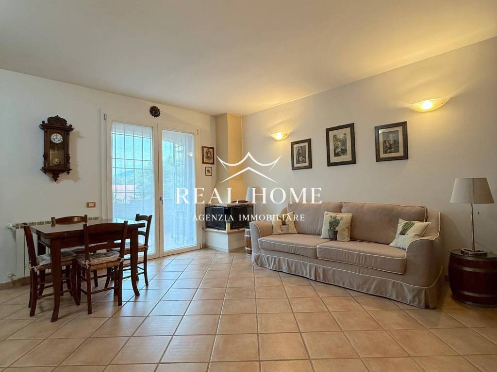 appartamento in vendita a Prato in zona Galciana