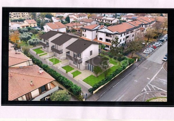 casa indipendente in vendita a Prato in zona Paperino