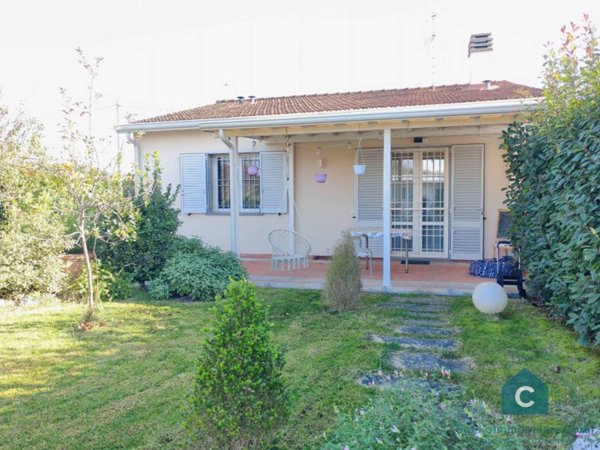 casa indipendente in vendita a Prato in zona Tavola