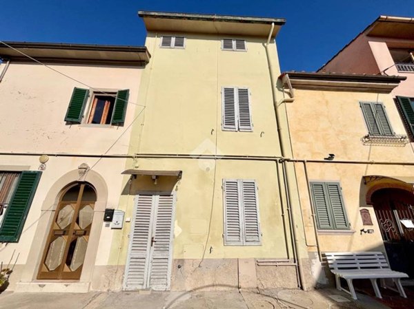 casa indipendente in vendita a Prato in zona Tobbiana