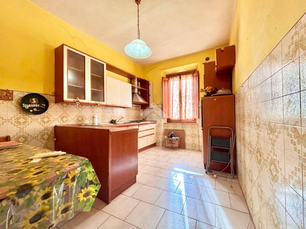 casa indipendente in vendita a Prato in zona Tobbiana