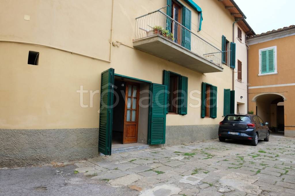 casa indipendente in vendita a Prato in zona Figline
