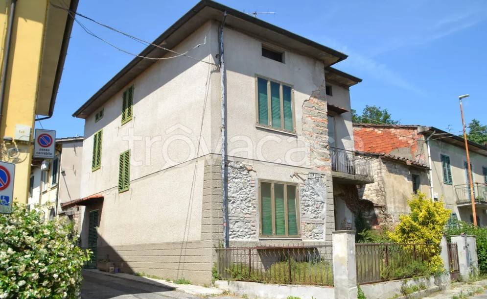 casa indipendente in vendita a Prato in zona Figline