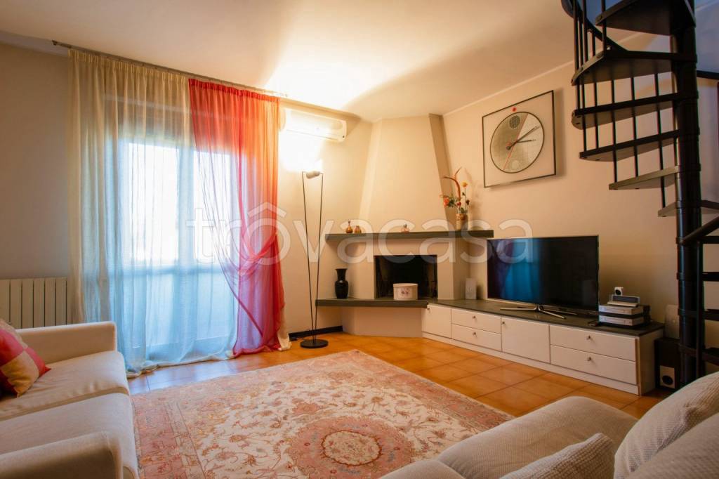 appartamento in vendita a Prato in zona Viaccia