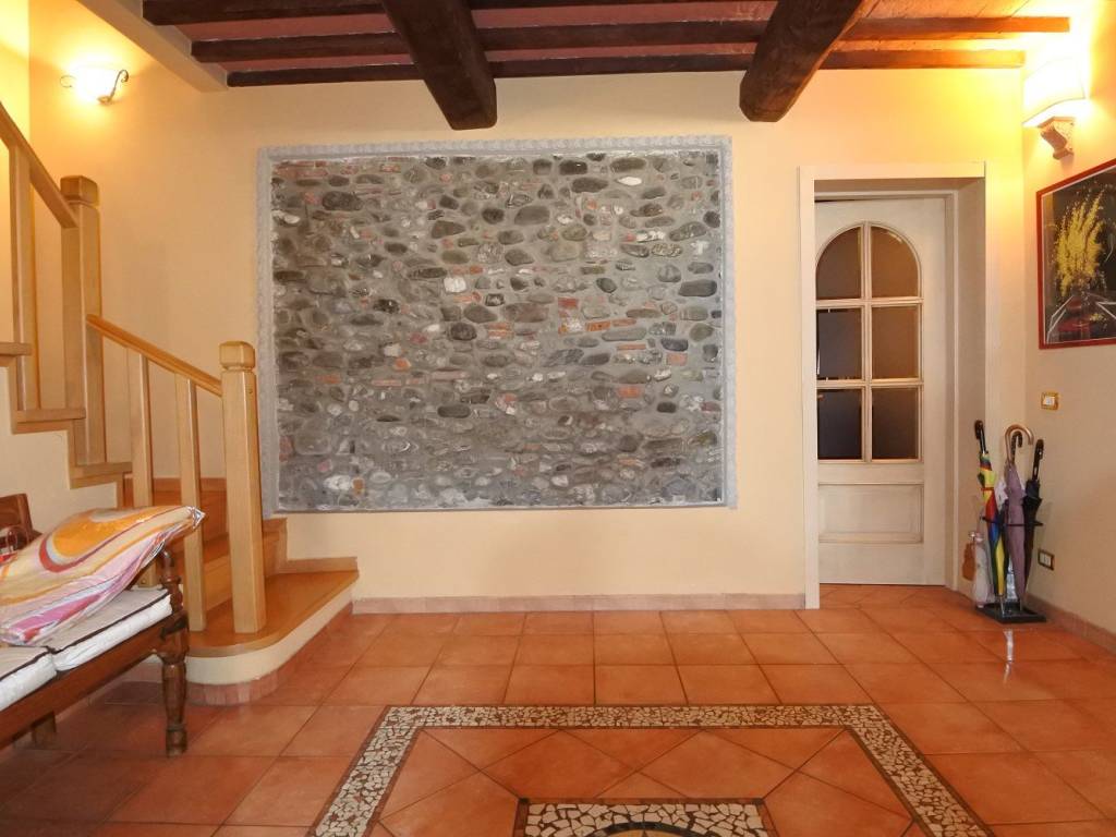casa indipendente in vendita a Prato