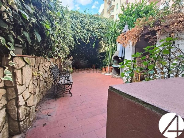 casa indipendente in vendita a Prato