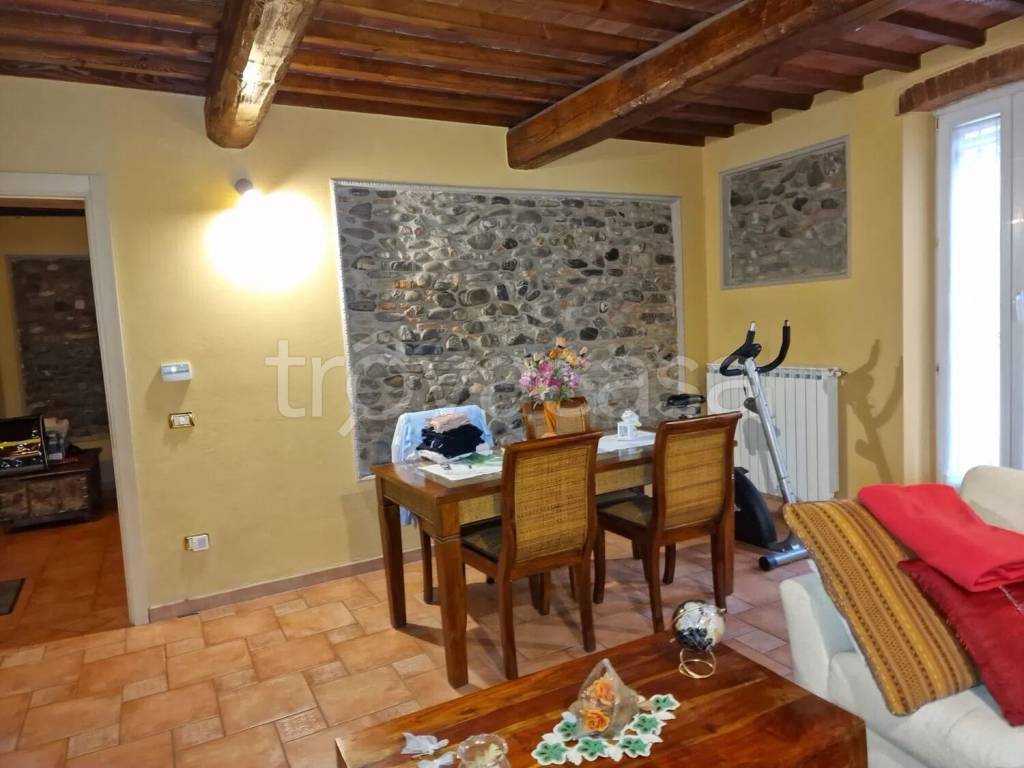 casa indipendente in vendita a Prato
