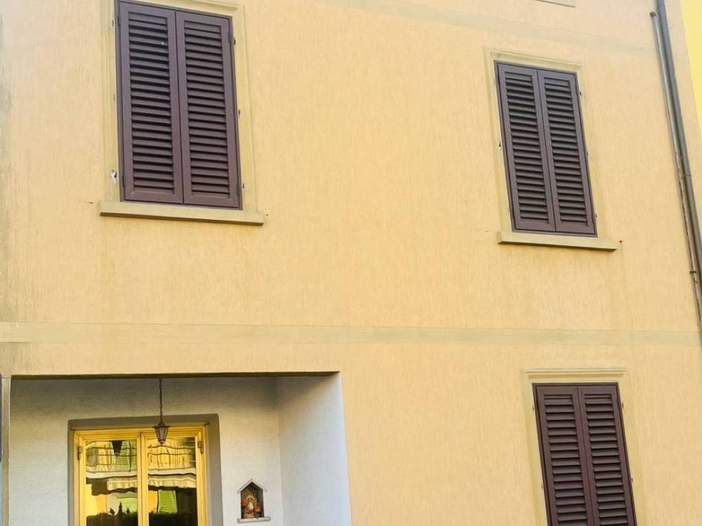 casa indipendente in vendita a Prato in zona Iolo